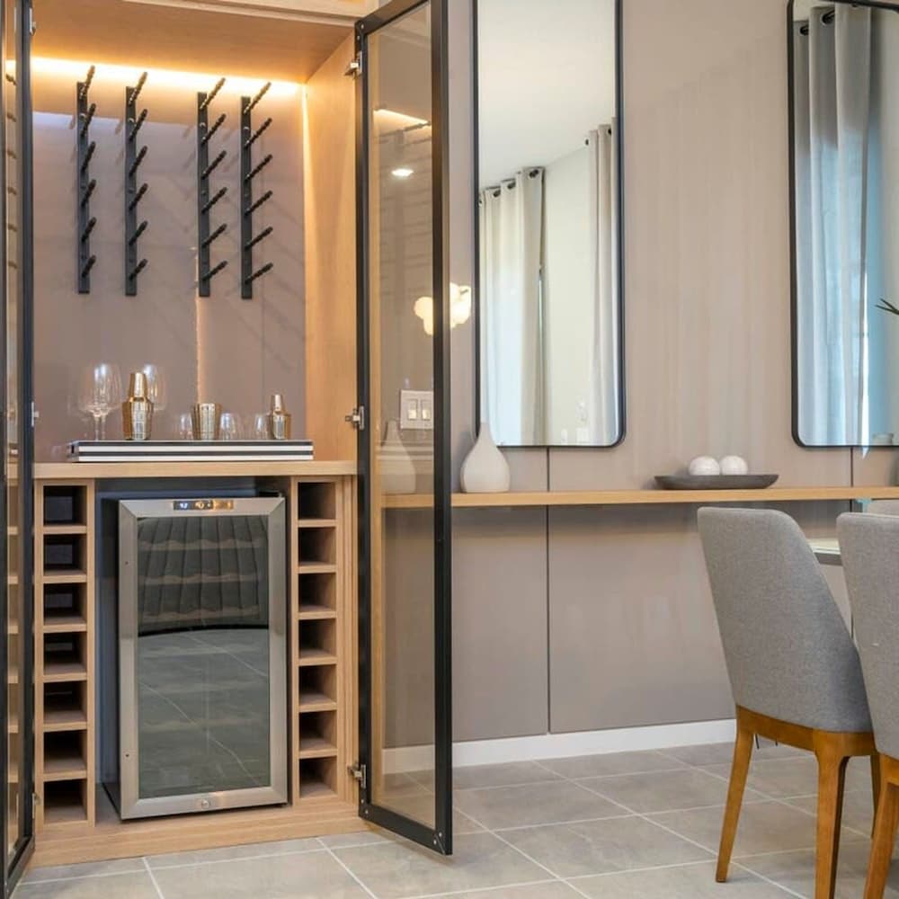 6152 Fantastic Spacious Home for Your Family