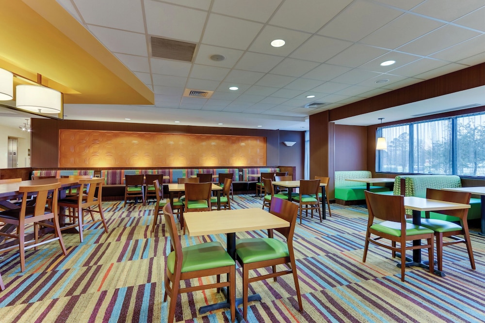 Dunn Vacations - Fairfield Inn Suites Dunn I-95 - Property Image 9