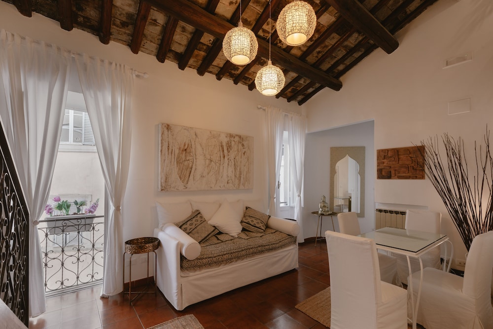 Navona Home