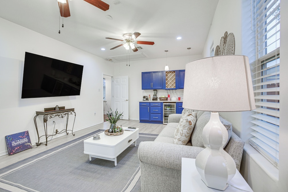 5 Mi to Bourbon Street: Nola Home w/ Fenced Yard!