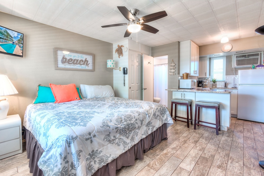 Tropic Terrace #55 - Beachfront Rental Studio Bedroom Condo by RedAwning view 3