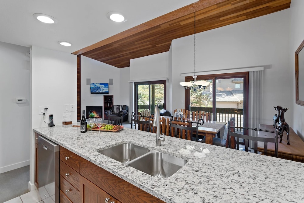 Lakeside at Deer Valley Resort - Two Bedroom Condo #1733 2 Condo
