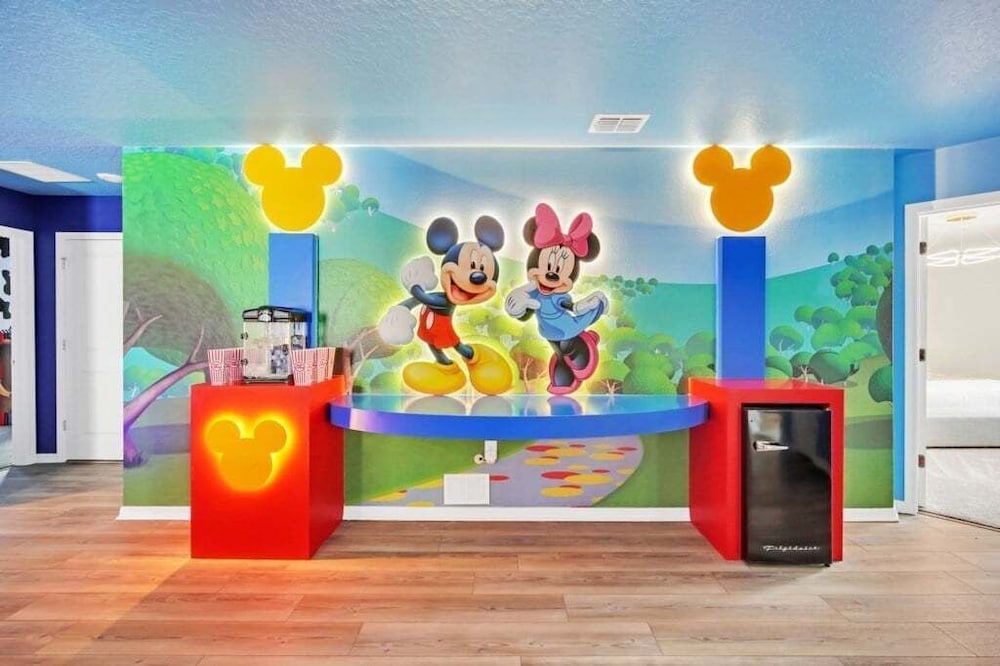 Everyone's Family Fun Home, Slides In Kids Rooms 10 Bedroom Villa