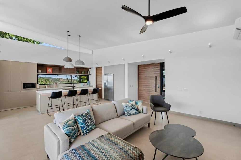 Luxurious Ultramodern Property with Private Suites, Infinity Pool, and Sweeping Ocean and Mountain Views