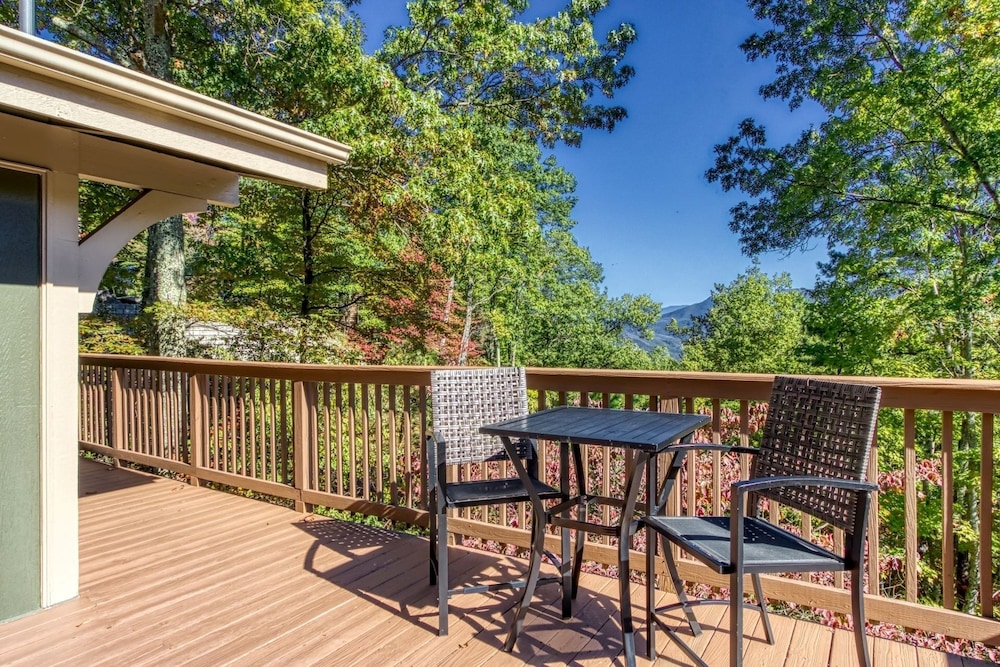Gatlinburg Views A Unique Cabin Mountain Views Expansive Decks Adjacent To Gatlinburg & Ski Lodge 1 Bedroom Cabin by RedAwning view 5