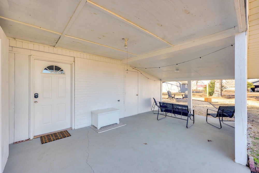 Pet-friendly Studio w/ Yard & Fire Pit in Vilonia!
