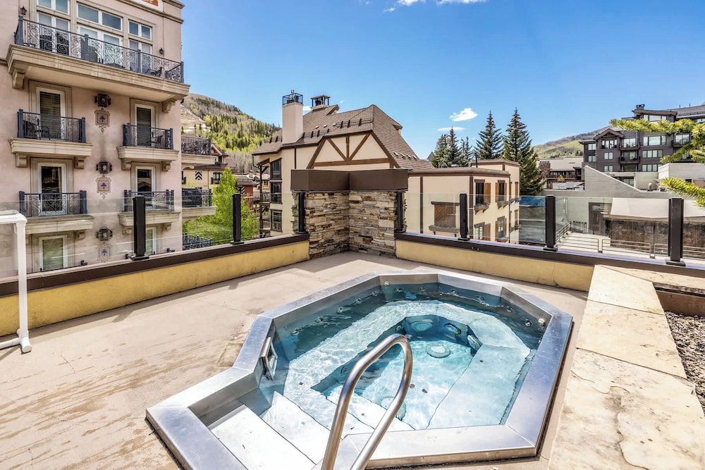 Landmark Vail - Charming Condo for 8 with Resort-style Amenities