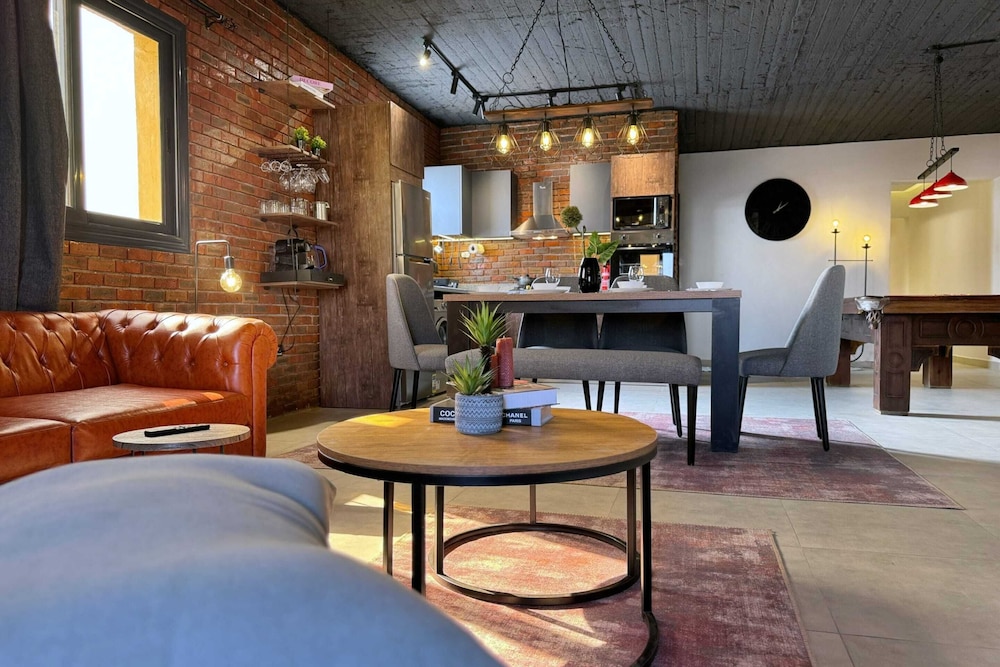 The Built-up 2 BDR Condo 15 min to CAI Airpt
