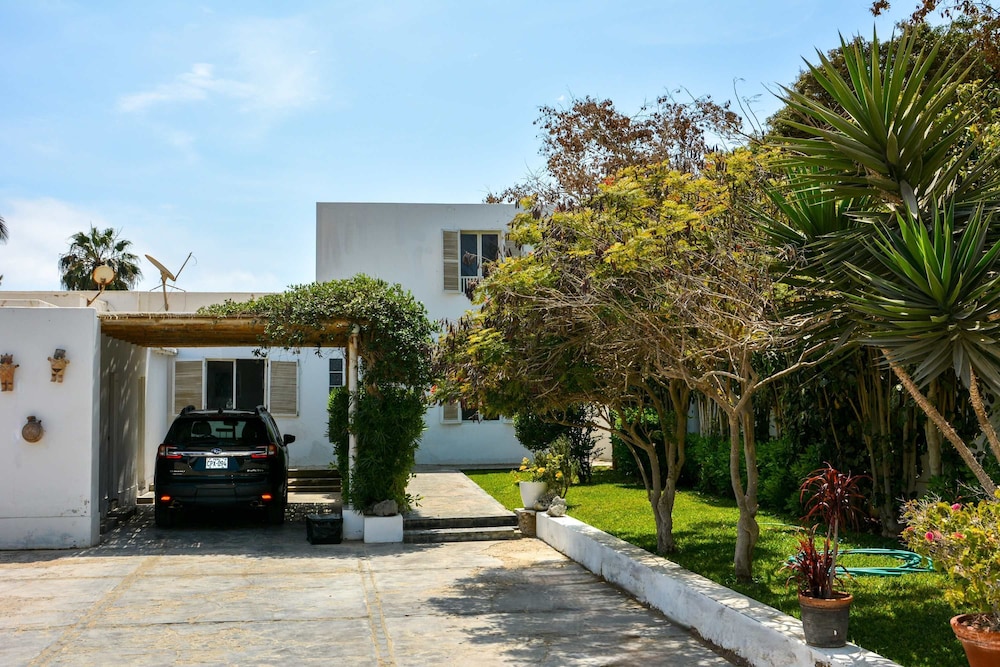 w Modern 5BR With Private Pool in Paracas