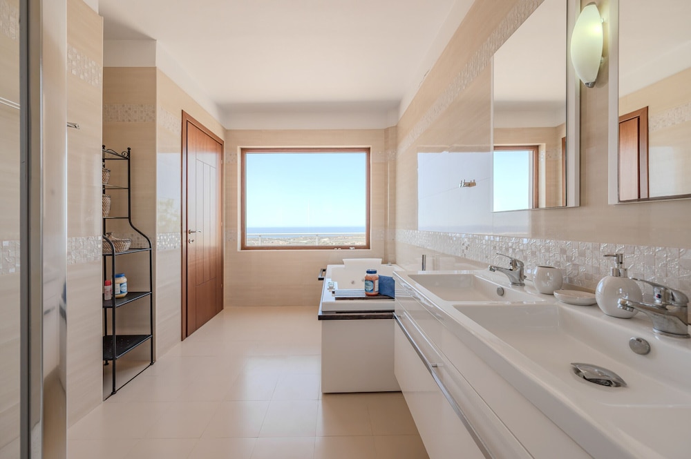 Arios Lux Villa