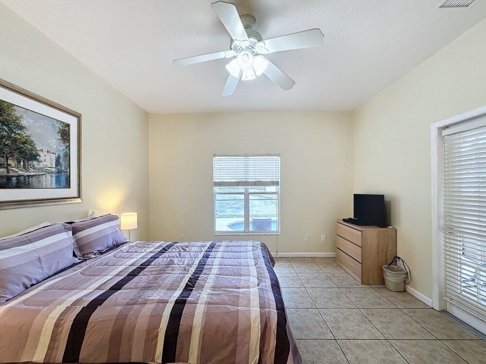 Walk To Silver Spurs Rodeo And Heritage Park 4 Bedroom Home