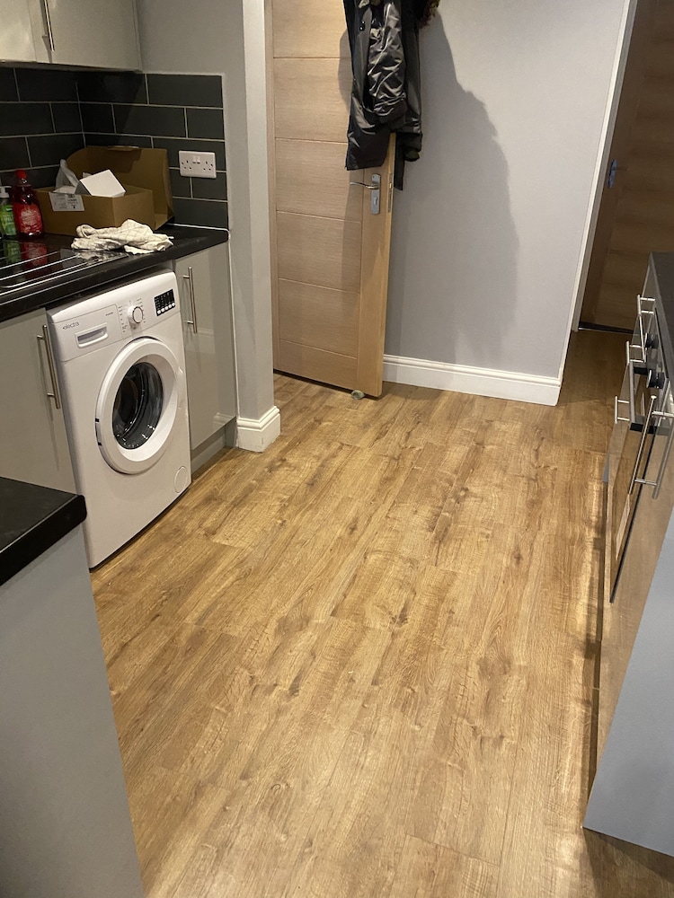 Large 3 bed House Sleep 10 Anfield Liverpool view 5