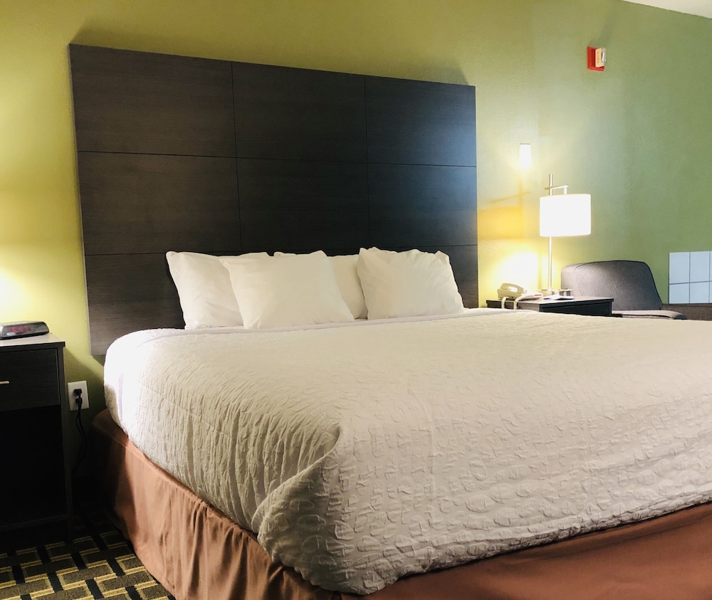 AmericInn by Wyndham Columbus Wisconsin - Image 4