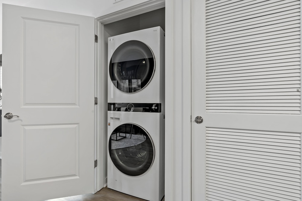 ROVE LIVING/KB - Midtown205