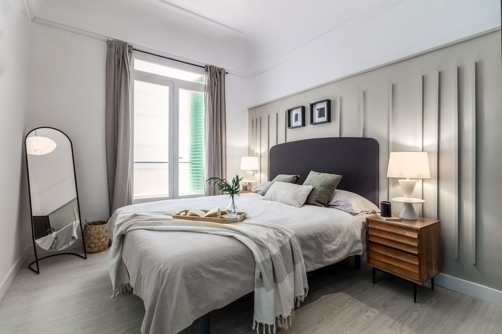 Paz - 4 Bedrooms and Terrace in Castellana