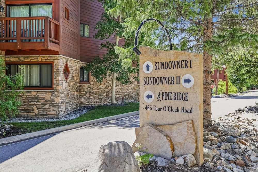 Pine Ridge 11e 2 Bedroom Condo