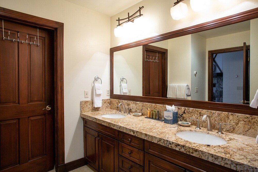Trail's End Lodge at Deer Valley Resort - Two Bedroom Residence with Spa #403 2 Condo