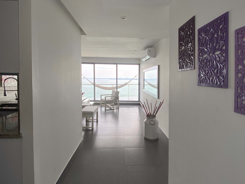 w Amazing 3BR w Ocean View in Marbella