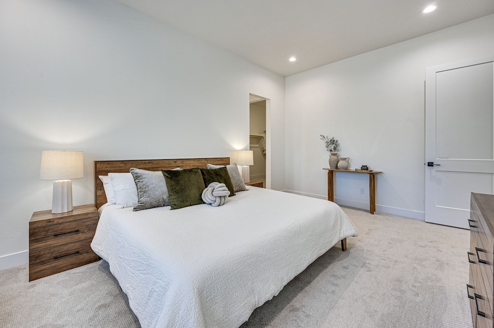 Flagstaff Group Getaway w/ Game Room & Deck