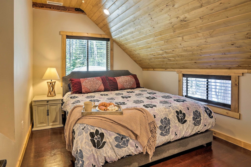 Truckee Family Home, Walk to Lake + 5 Mi to Skiing view 5