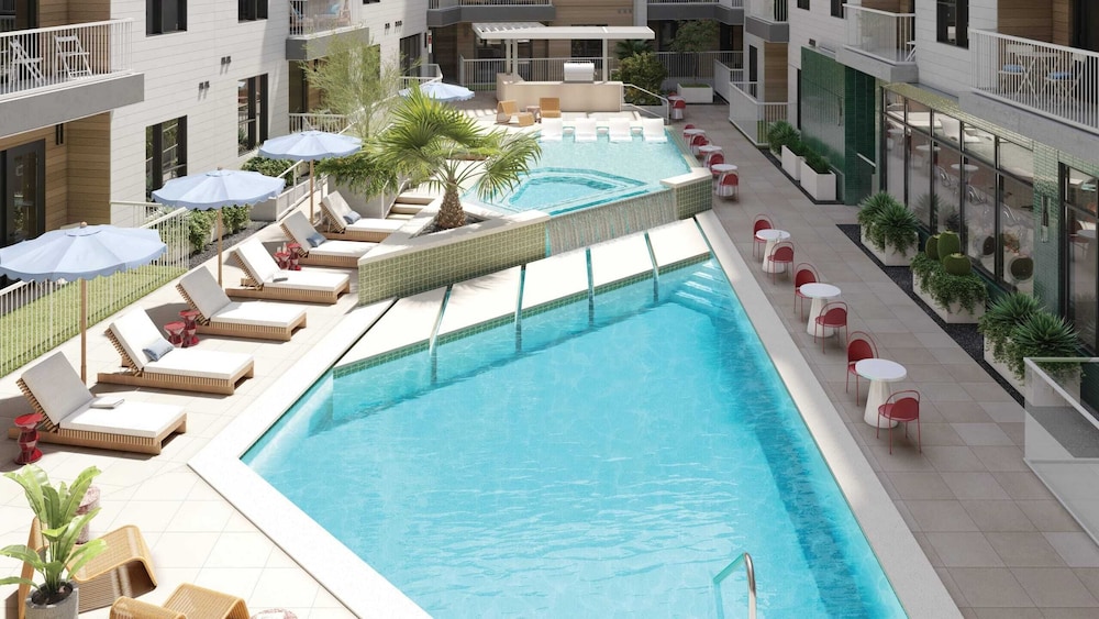 South Lamar Group Stay Resort-style Pool, Terrace, Bar, Dining The Code by Avantstay