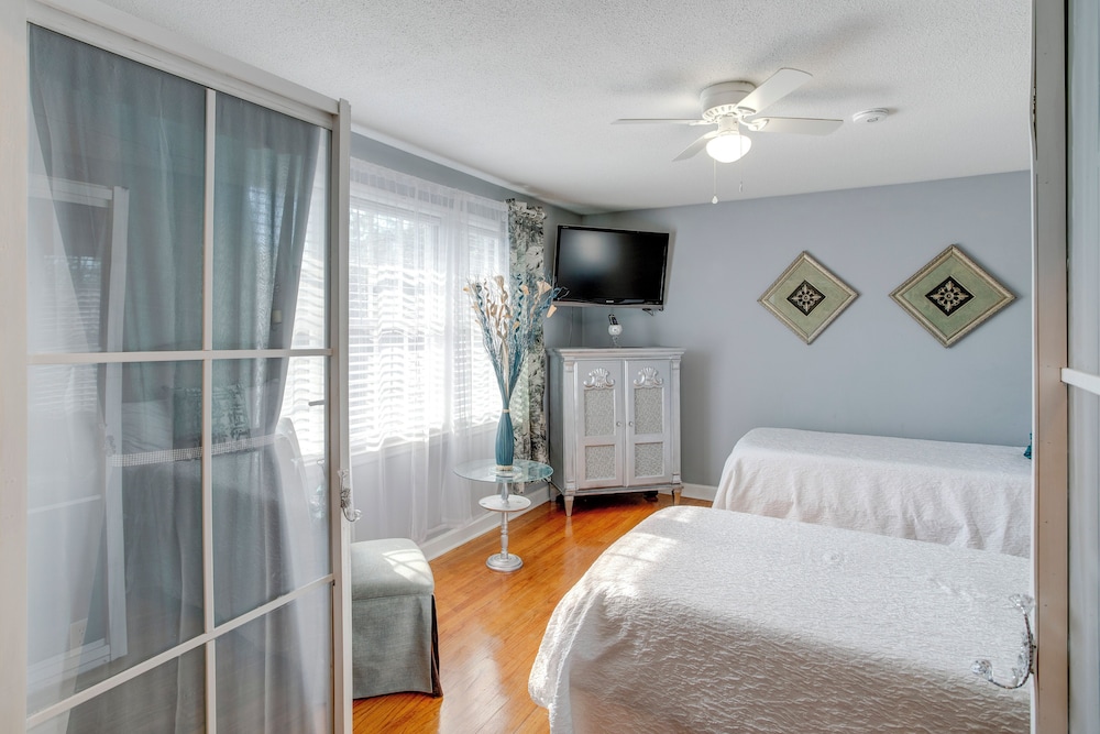 2 Mi to Downtown Columbia: Home w/ Theater Room!