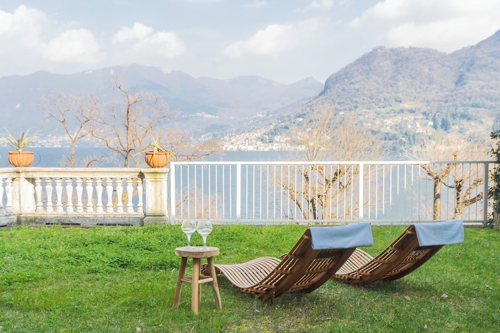 Besana 9 On the Lake - Private Garden & Parking by Rent all Como