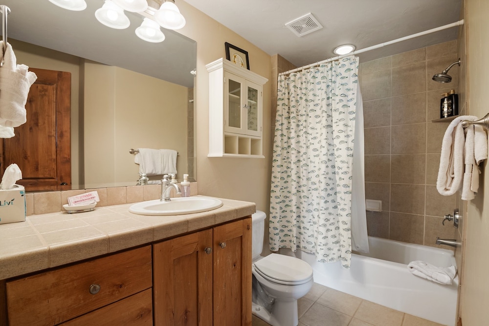 Midway 4 Bedroom Golf Course Luxury Turnberry 23 Home