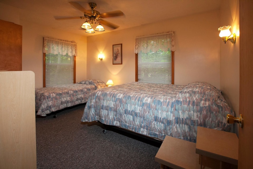 Goshorn Lake Cottages