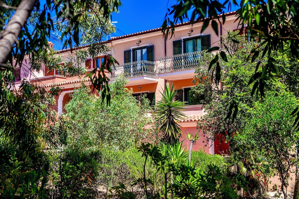 Residence with pool in Sos Alinos