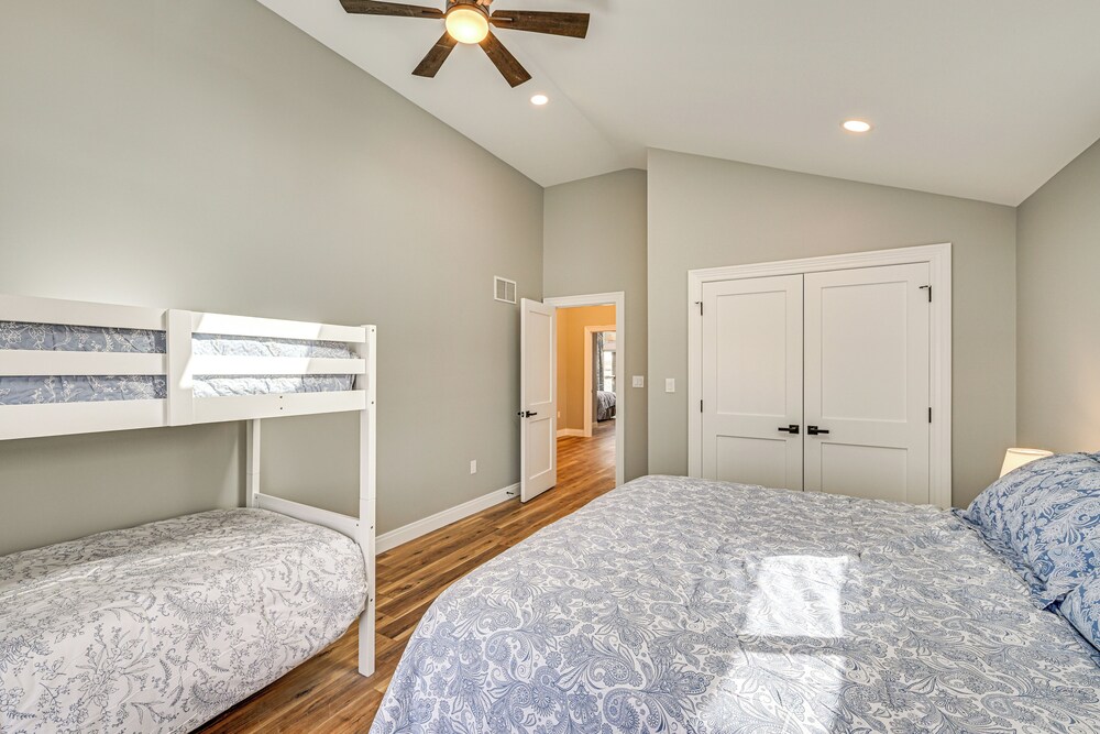 Views, Swimming & Family Fun: Chapman Lake Retreat