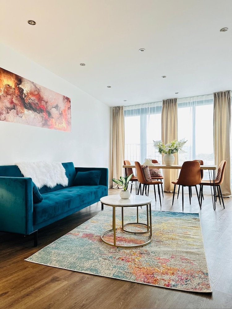 Gorgeous Serene Spacious Luxury Apartment 2 Bedrooms Sleeps 6