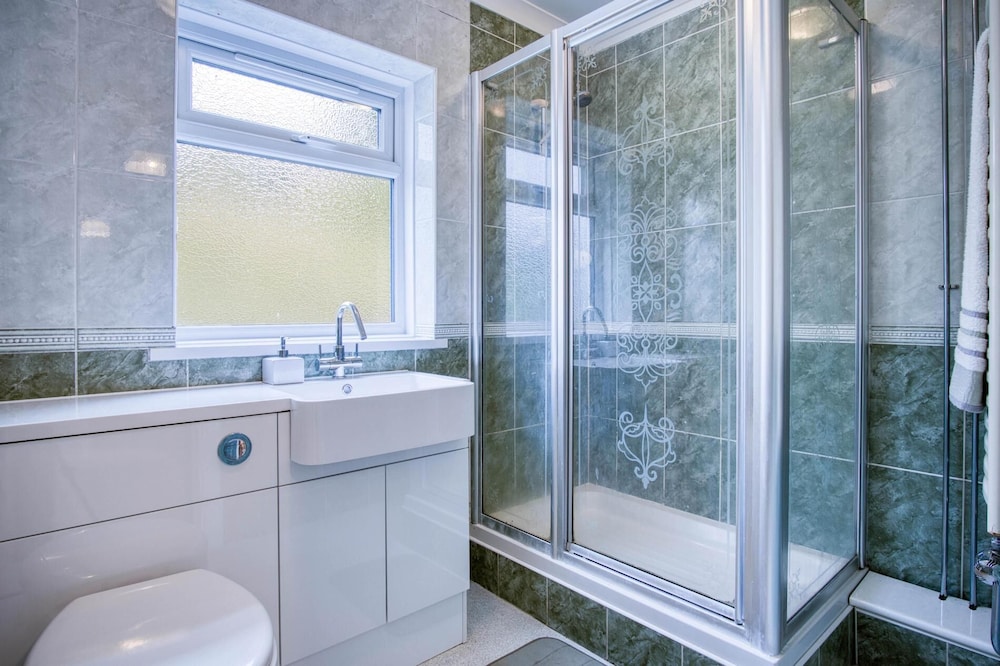 Longview - 4 Bedroom Holiday Home - Pembroke Dock