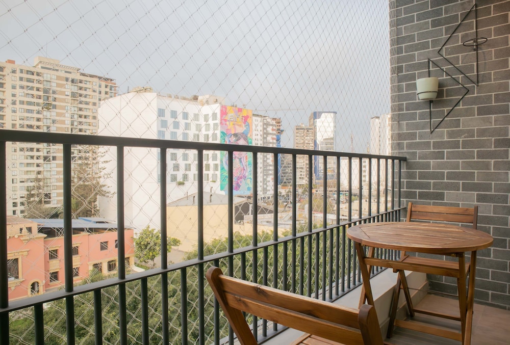 w Inviting 3BR w Balcony in Hip Miraflores