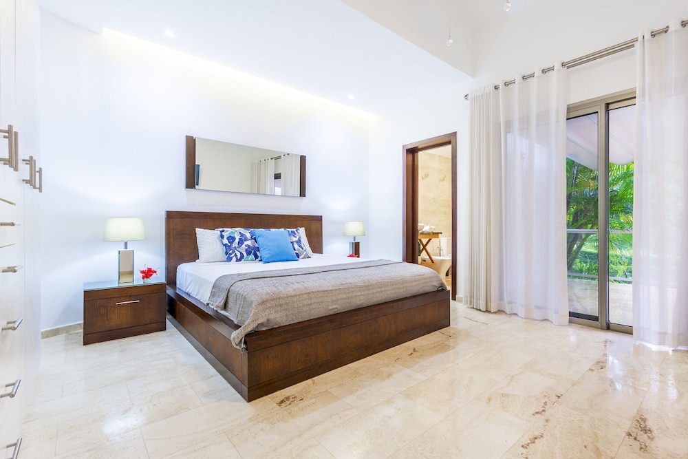 Villa Desiree 5BR Cocotal Luxury Villa Pool Maid