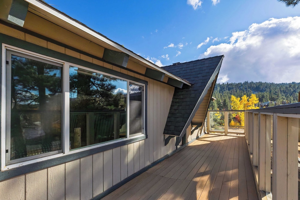 Lakeside in Bearadise by Avantstay Gorgeous Mountain Cabin in Boulder Bay!