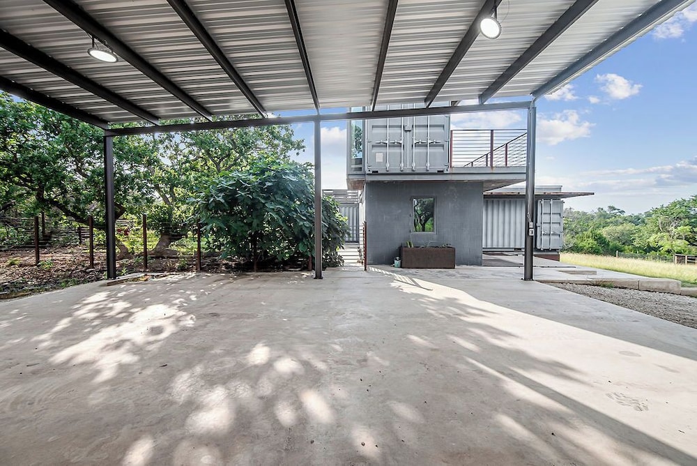 Luxury Hill Country Container Home - Near Alamo Springs Cafe