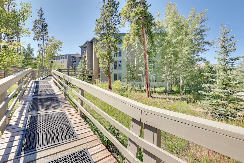 Mtn-view Condo w/ Community Perks in Silverthorne view 4