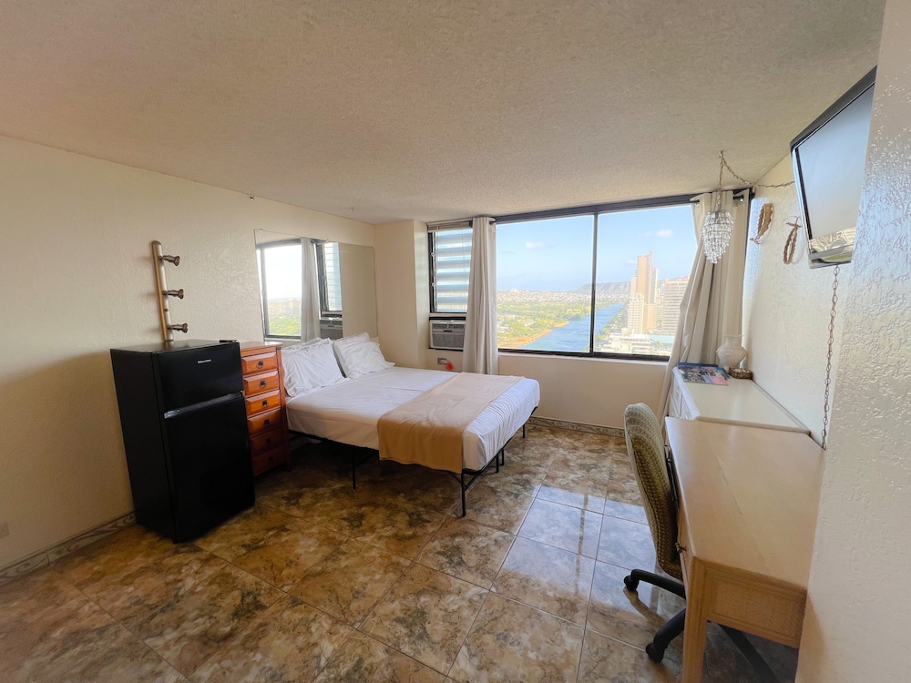 Hawaiian Monarch 2508 Condo by RedAwning