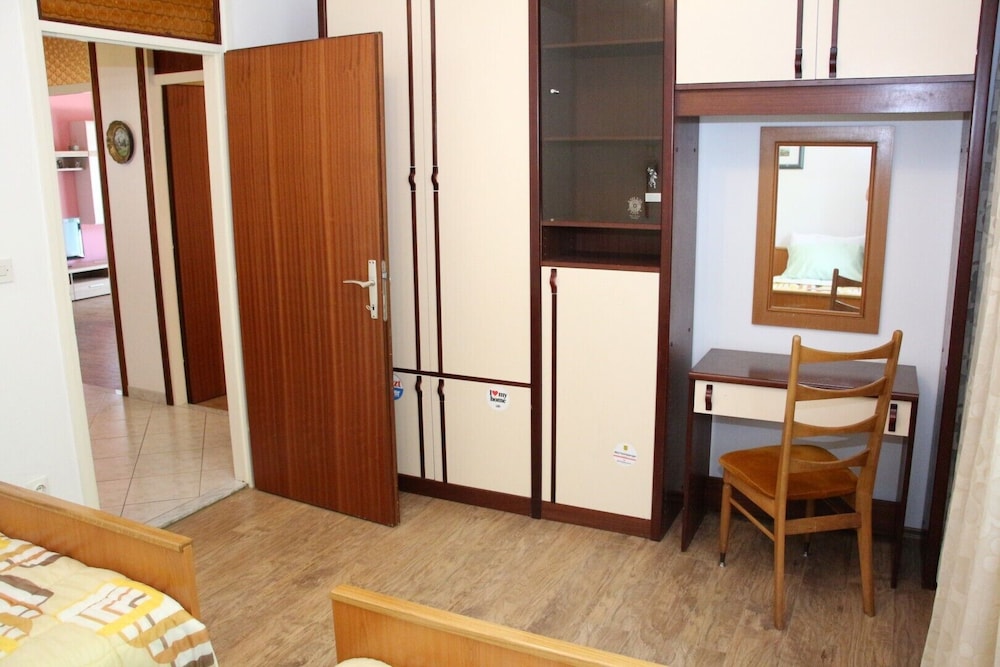 Radin - 2 Bedroom Apartment - A1 view 4