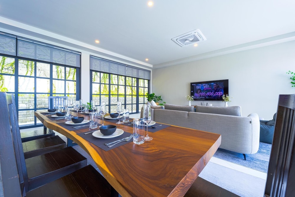 Luxury Large 3 Bedroom Pool Villa (KH-C5)