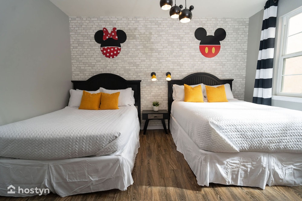 Magical Themed 3BR Townhouse Near the Parks