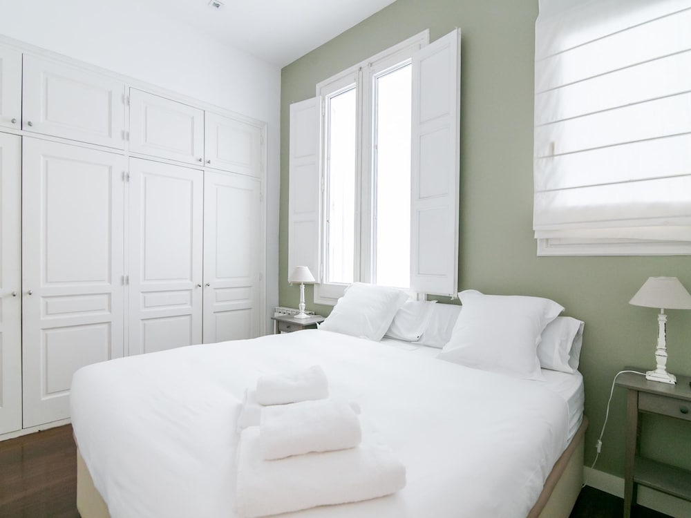 Apartamento de Tres Habitaciones con Terraza 11B