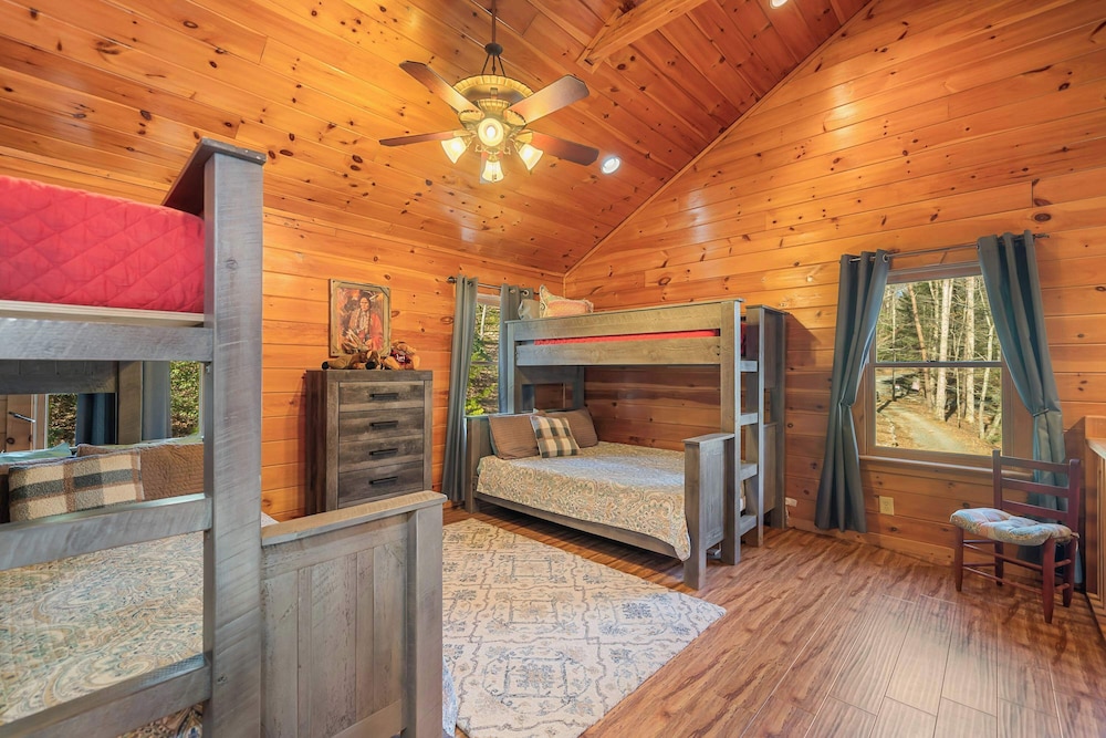 New! Riverfront Retreat Sleeps 12 Ellijay
