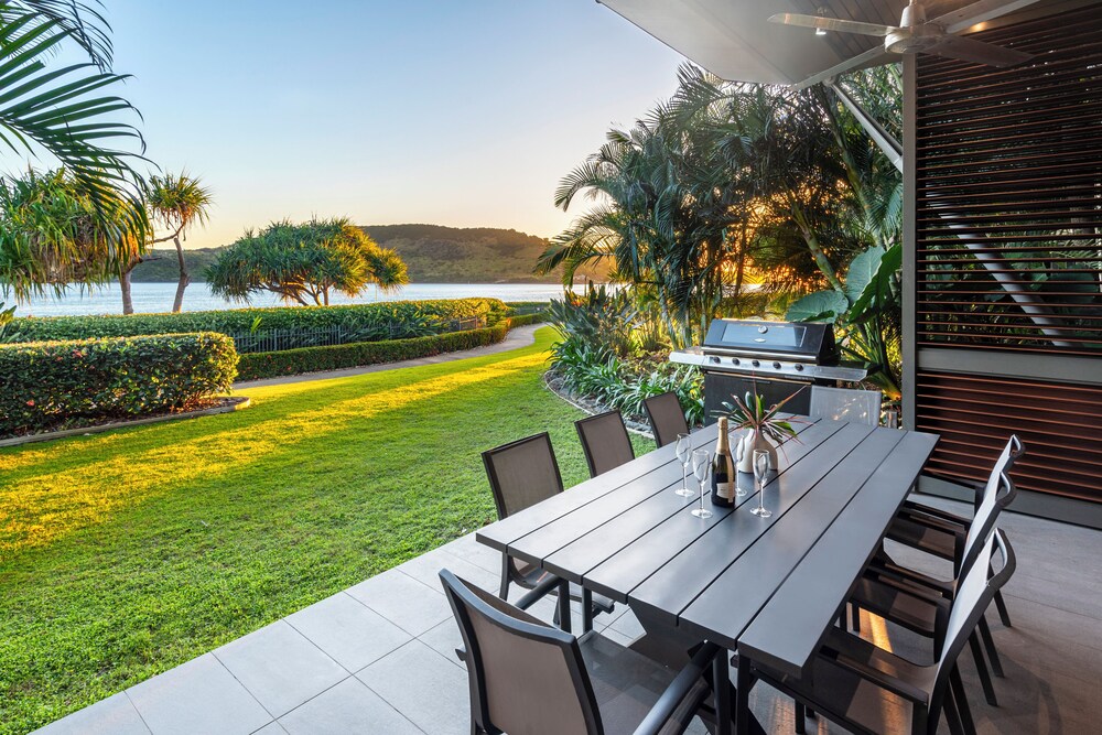 6 Yacht Club Oceanfront House On Marina Deluxe 4 Bedroom With 2 Golf Buggies