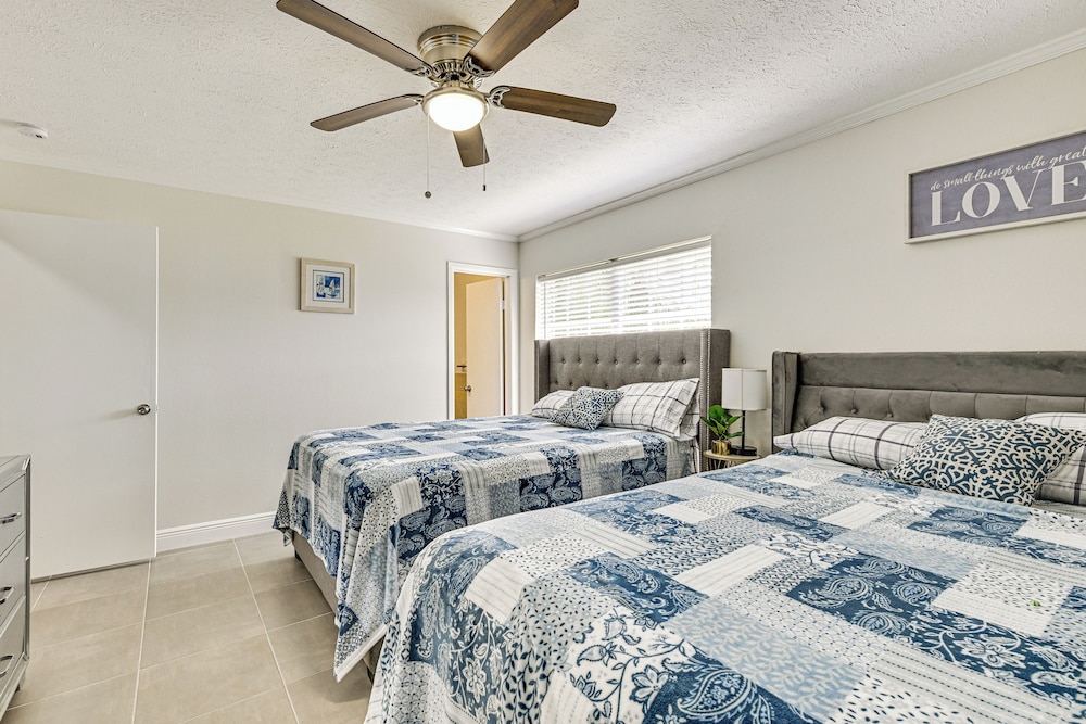 Pet-friendly Home w/ Lanais, Near Dtwn Tampa!