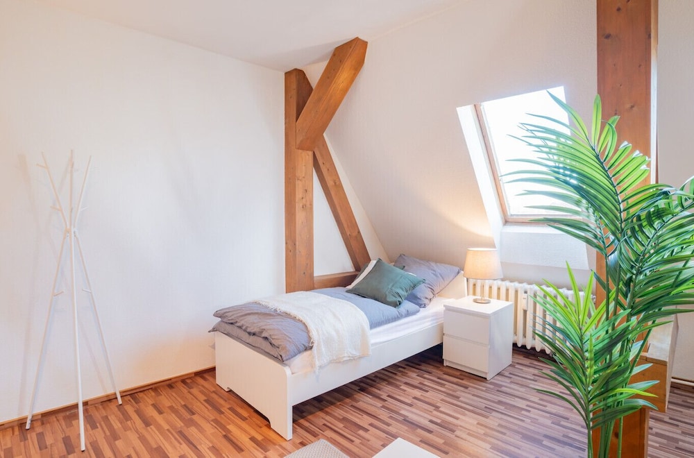 Spacious Apartment In Strausberg - Sleeps 6