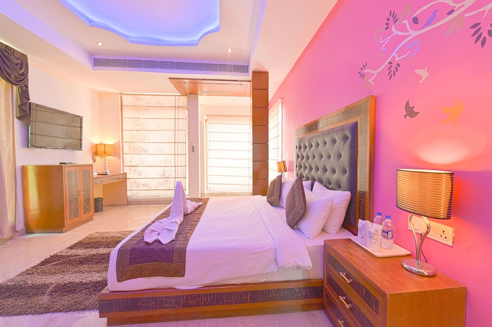 The Byke Grassfield Resort With Outdoor Pool, Shyam Nagar