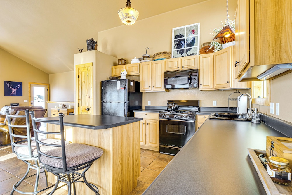 Mountain & Valley Views: Fairplay Family Home!