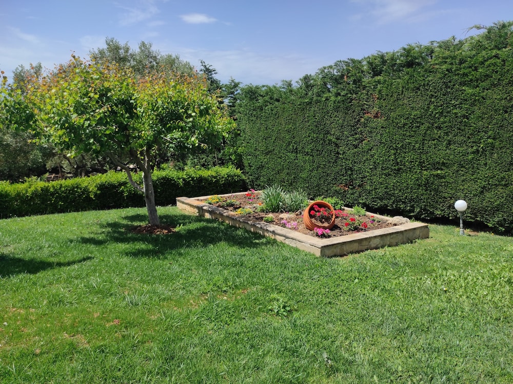 Villa Traditional Estate Heated Pool